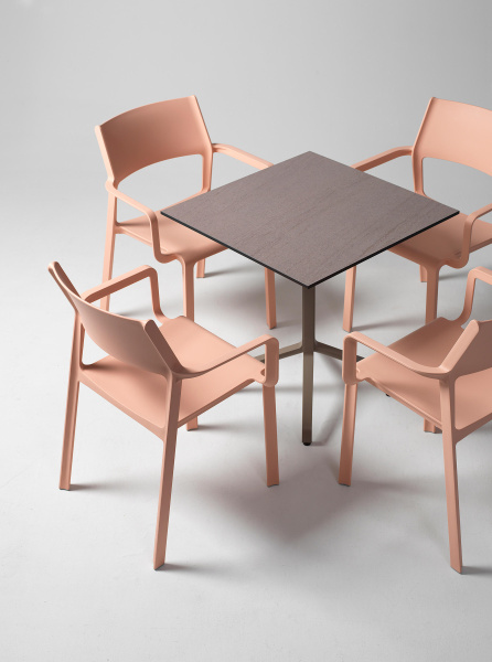 Стол для дачи