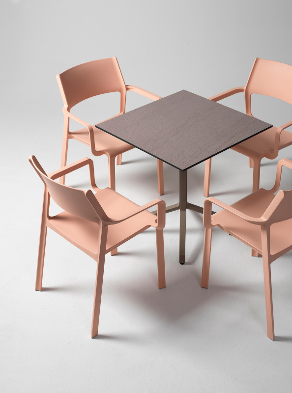 Стол для дачи