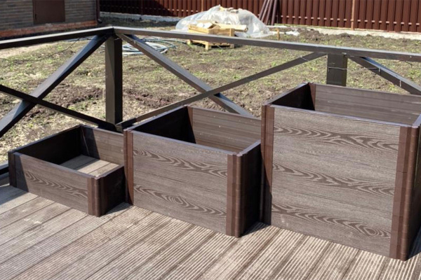 Грядки из ДПК