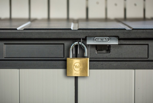 Пластиковые шкафы и тумбы