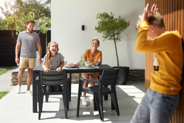 Стол для дачи