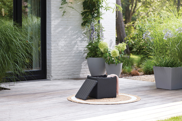 Стол для дачи