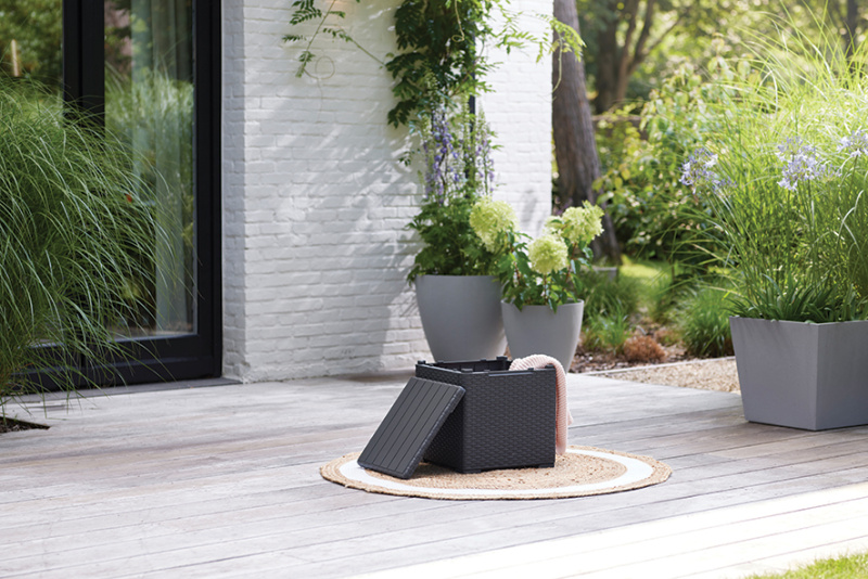 Стол для дачи